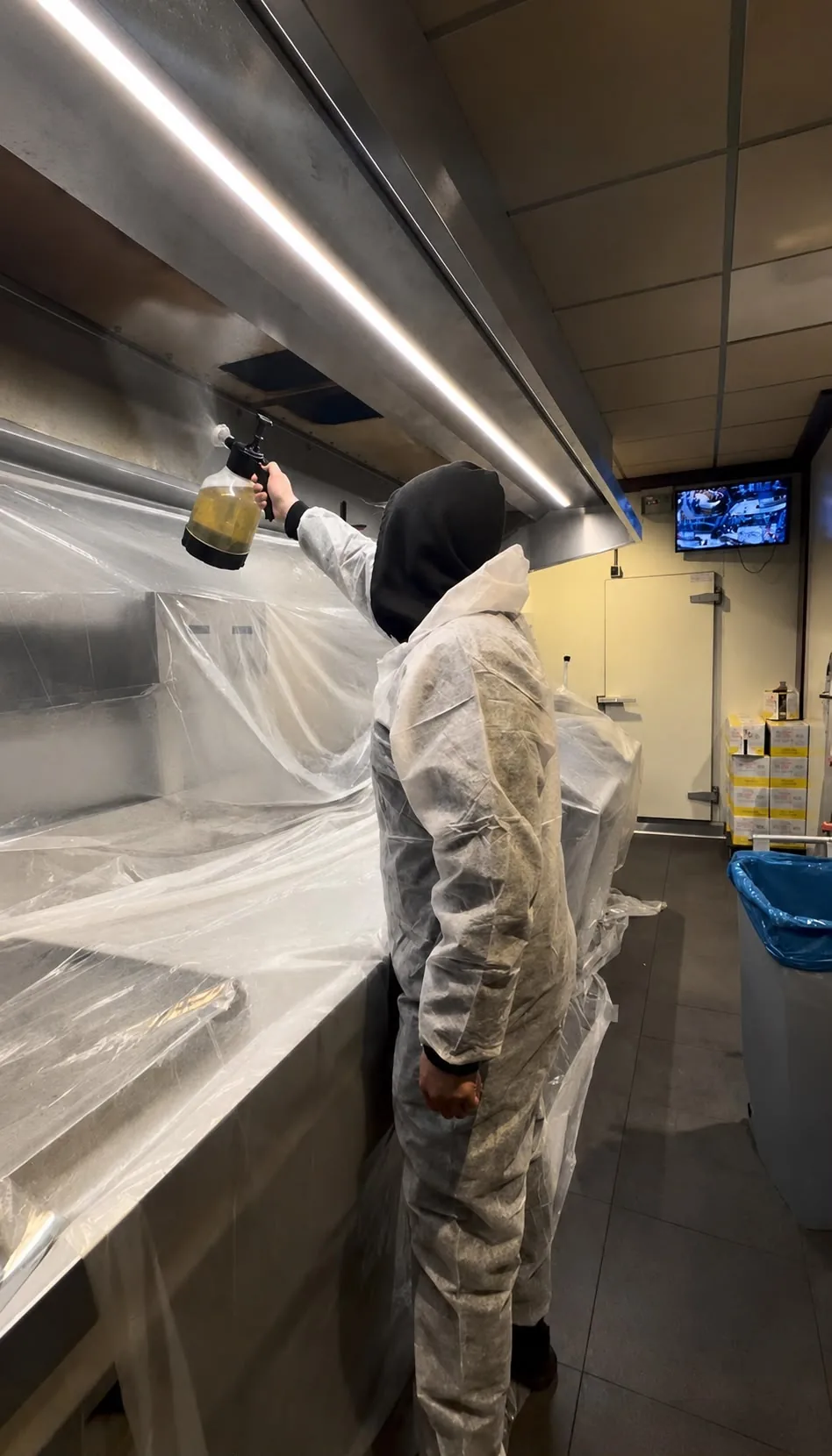 Professional technical cleaning of an extraction or duct system on site.