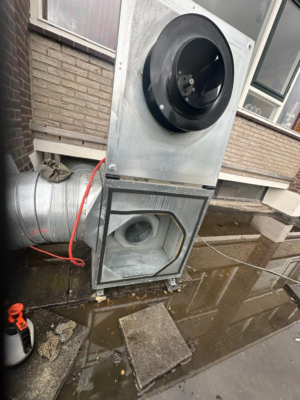 Professionele horecareiniging in Katwijk tijdens het project, projectfoto 3.